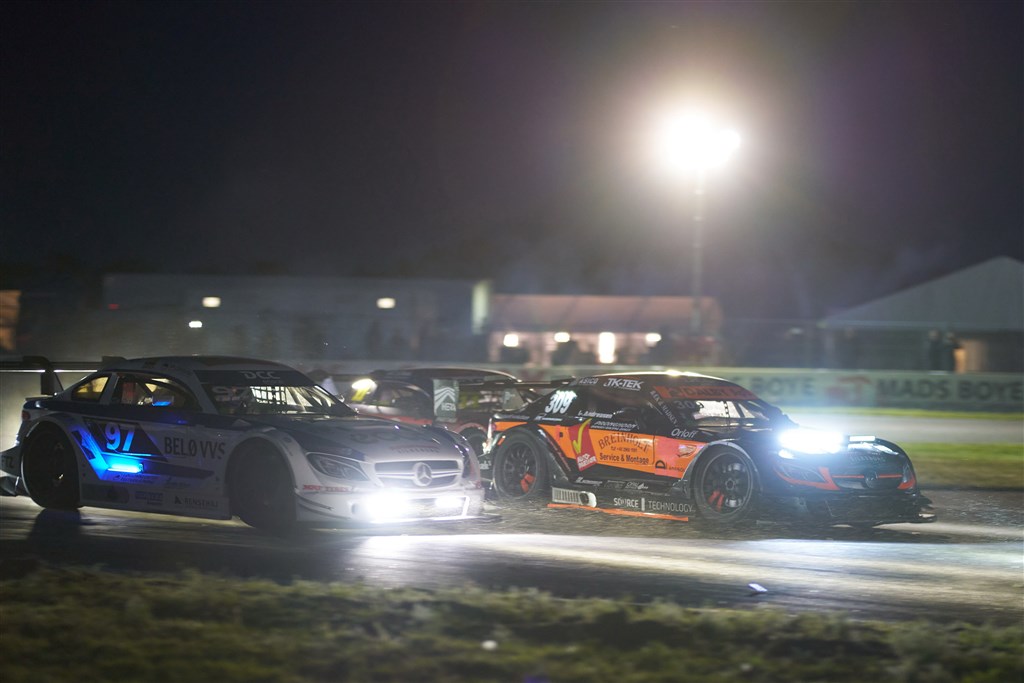 Stemningen bliver helt speciel, når lørdag eftermiddag bliver til aften og nat. 
(Foto: Stumpphoto)